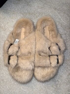NWT Jennifer Miller Plush Fur Slide Slippers - Beige Sz 38
